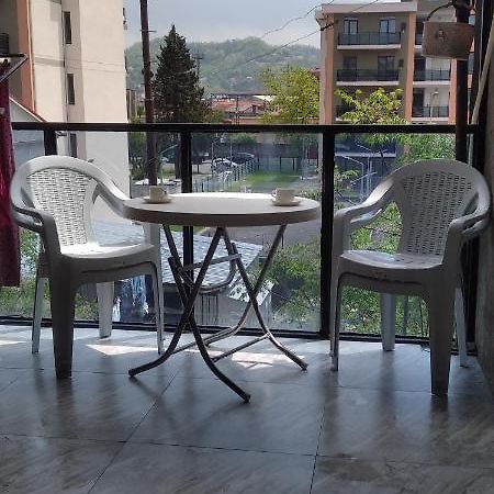 Bright And Cozy Apartment Батумі Екстер'єр фото